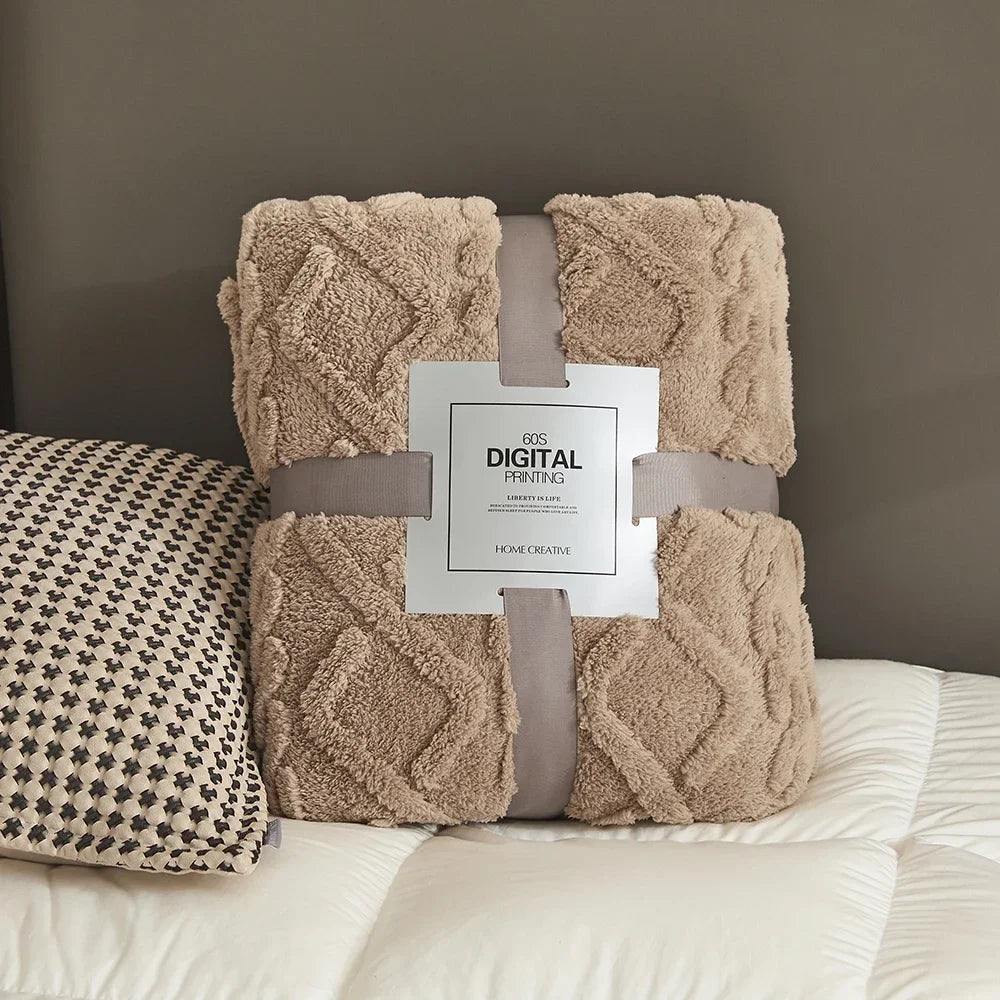 Fluffy Coral Velvet Blanket Flannel Plush Comfortable Thickened and Warm Soft Sofa Throw Blanket for Air-Conditioned Room Luxury