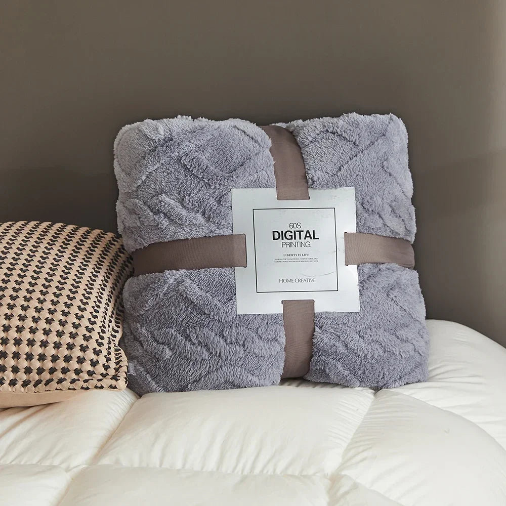 Fluffy Coral Velvet Blanket Flannel Plush Comfortable Thickened and Warm Soft Sofa Throw Blanket for Air-Conditioned Room Luxury